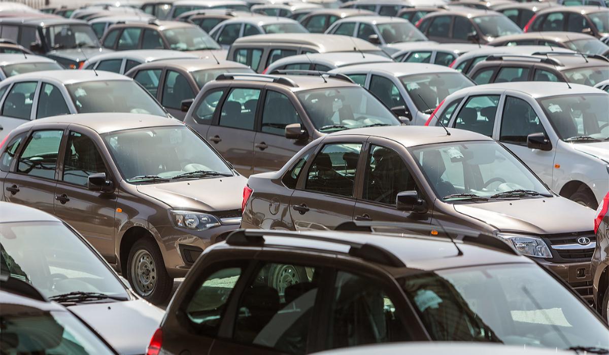 Мантуров: объем рынка автомобилей в 2025 году снизился на 19%